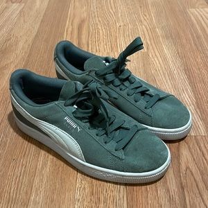 Green suede Pumas